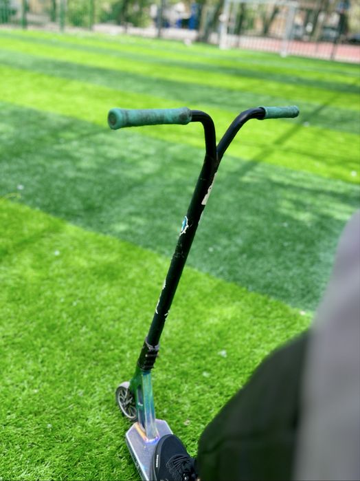 Трюковый самокат— Надёжность и стиль!