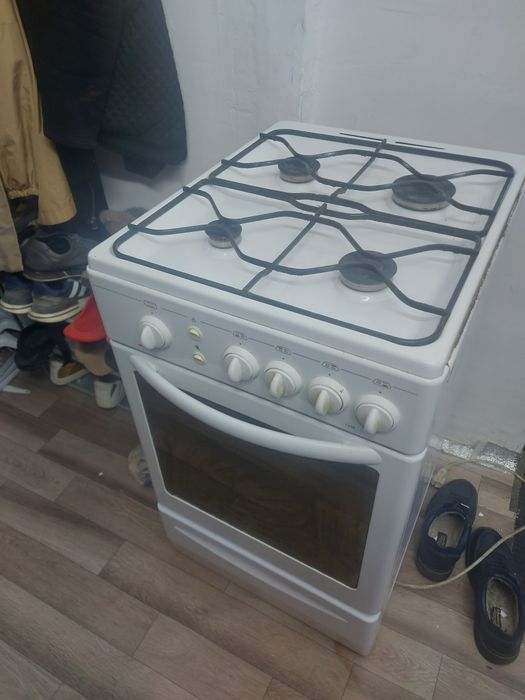 Продам газ плиту