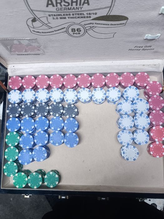 Продам фишки для настольных игры покер ,