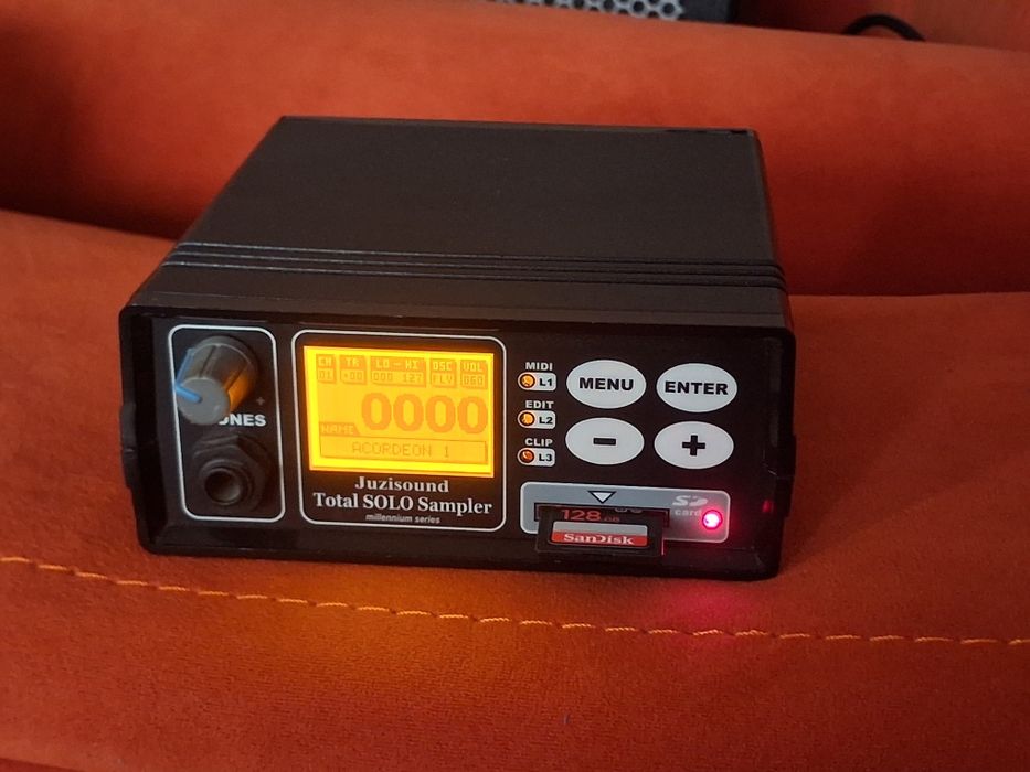 Juzisound 1 cu card de 128 giga cu 2100 lei