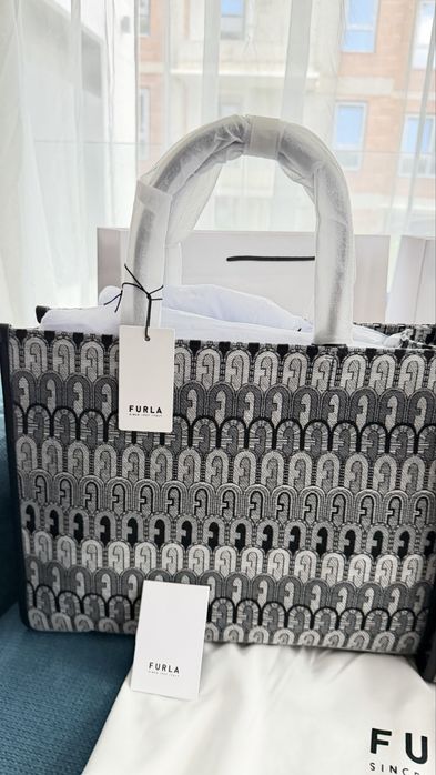FURLA Opportunity в 5 цвята.Нови,100% оригинал, със сериен номер етикети противопрахова торбичка , подаръчен плик FURLA.Всичко ит до