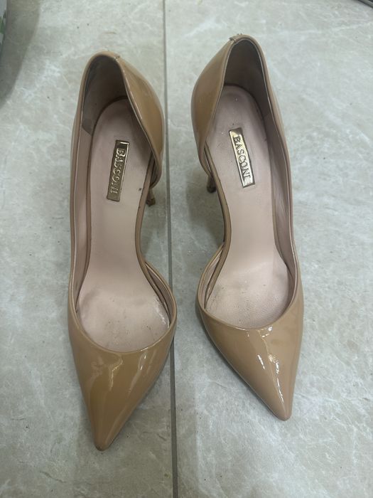 Бежевые туфли-лодочки от Basconi