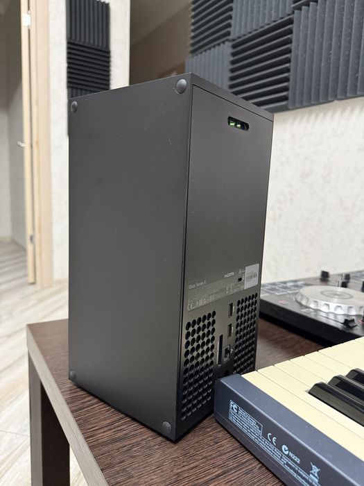 Xbox Series X 1tb + 2 геймпада