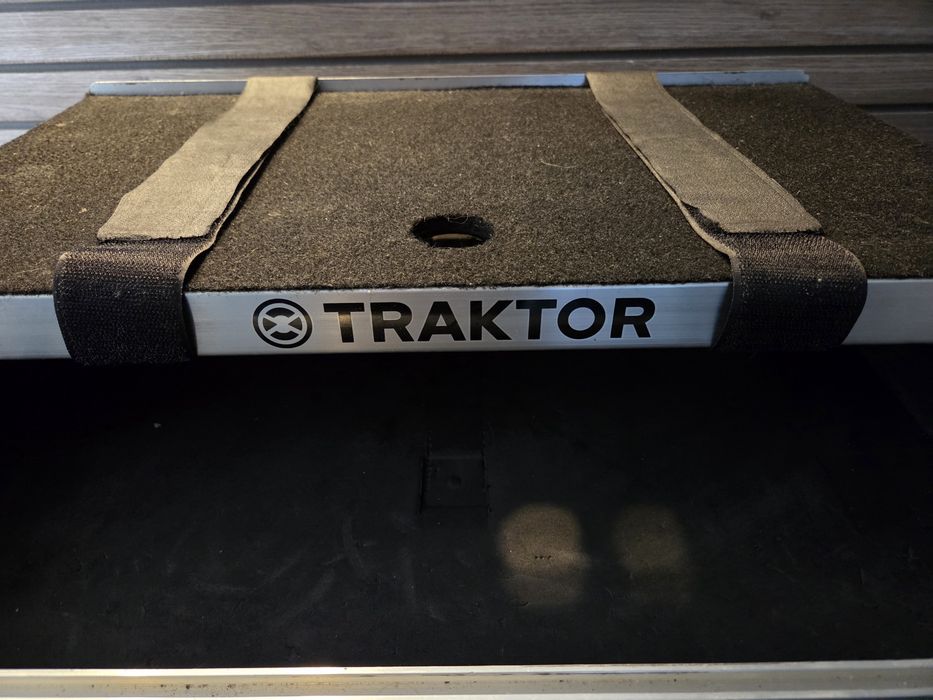 Flight Case Native Instruments TRAKTOR DJ – Profesional