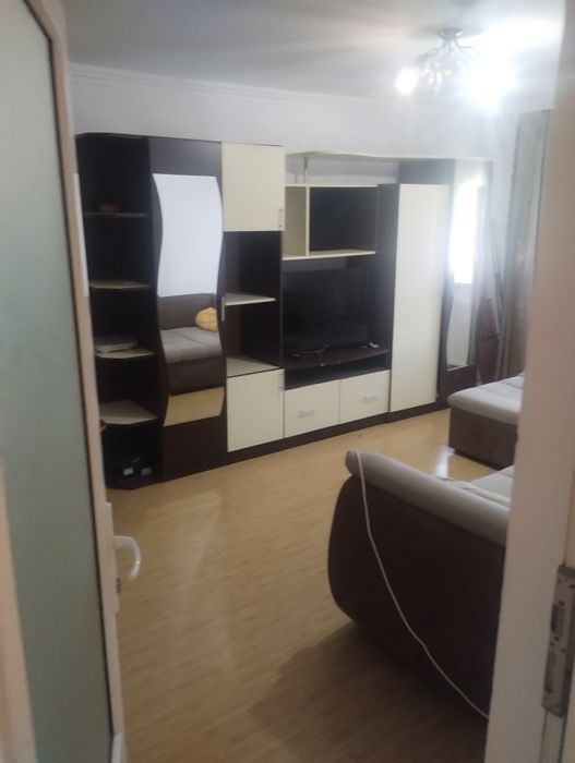 Închiriez apartament