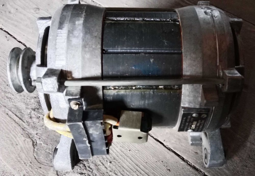 продам электродвигатель от ВЯТКА автомат