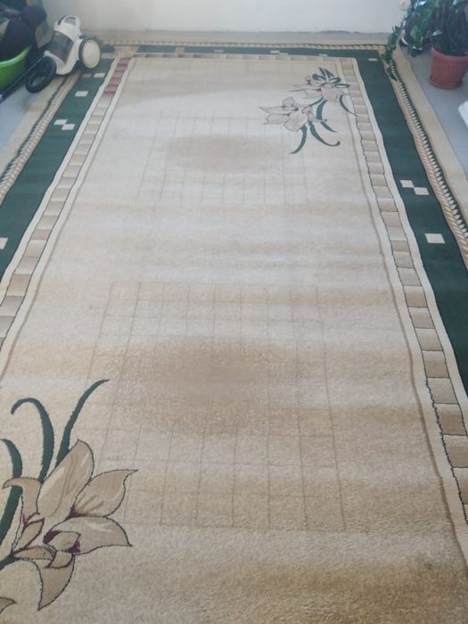 Продам ковры разные.