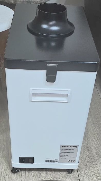 Vând extractor fum XTool