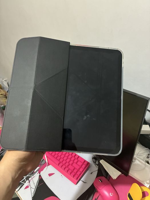 Планшет Apple iPad A16 11