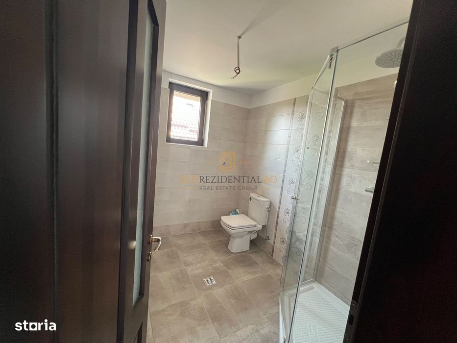 Vila individuala cu 7 camere, 5 dormitoare, teren 363 mp-Com. Berceni