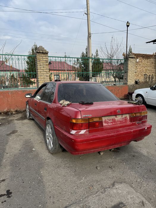 Honda accord avarinit xolatda sotiladi.