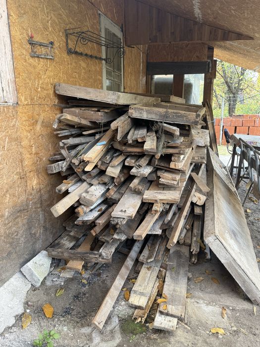 Lemne pentru foc din demolari