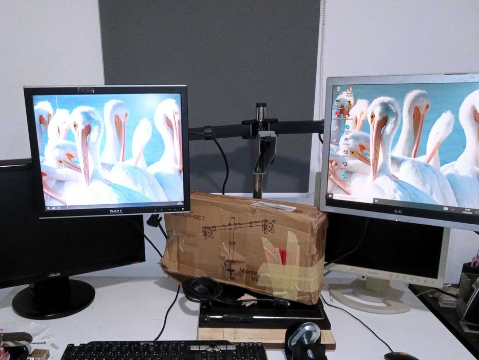 Vonitor Dell 17" si AOC 19" VGA si DVI, audio si USB