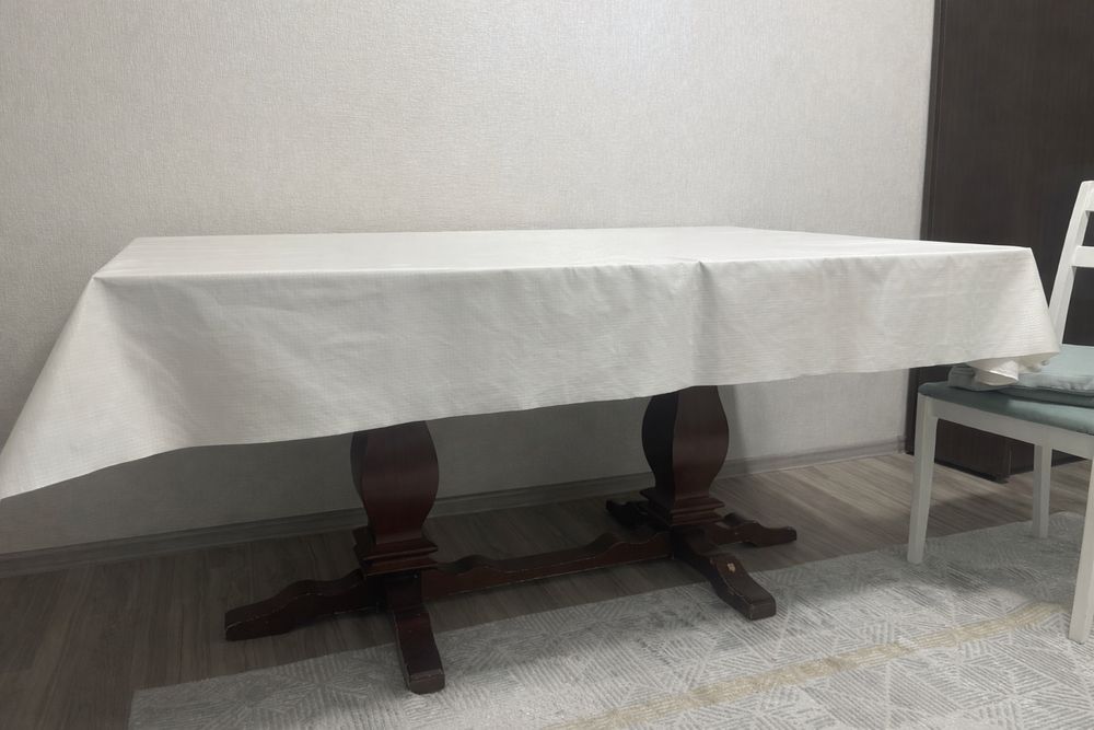 продам большой обеденный стол