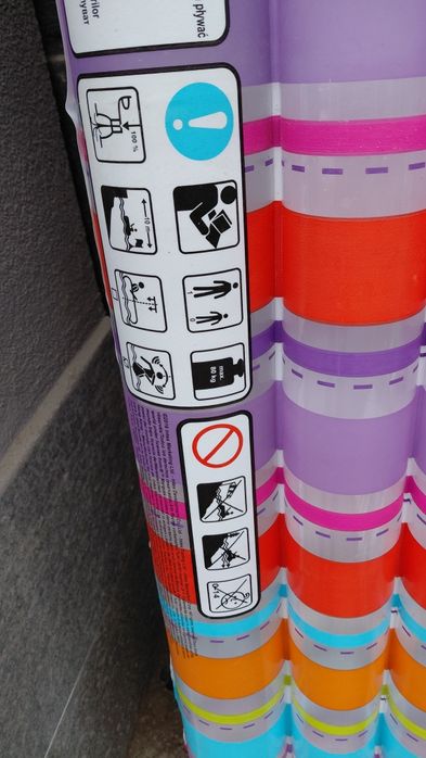 Надува Еми принадлежности.