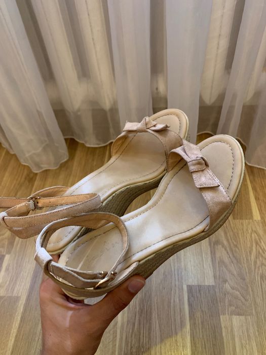 Продам босоножки