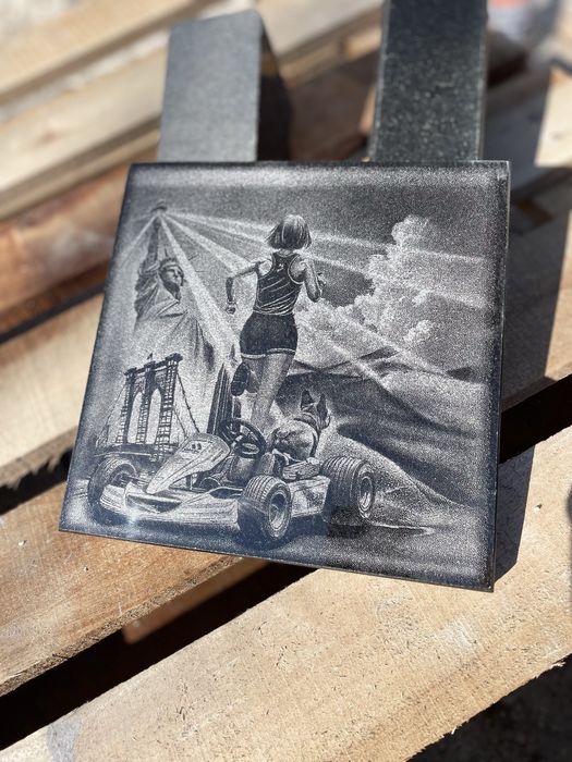 Гравиране върху черен гранит – Паметни плочи, подаръци, икони