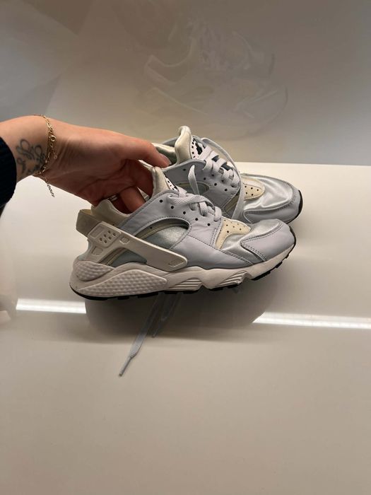 Маратонки Nike adidas