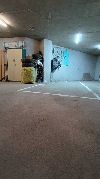 Продава ГАРАЖ, ПАРКОМЯСТО, гр. София, улица Любляна 42.