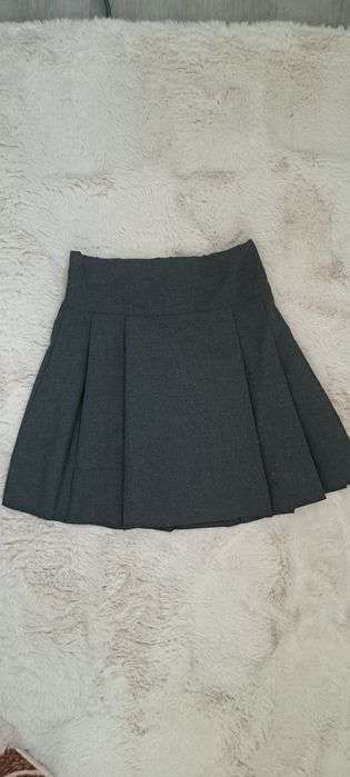 Vand fusta fetite, poate fi folosit si ca fusta pt unifosrma