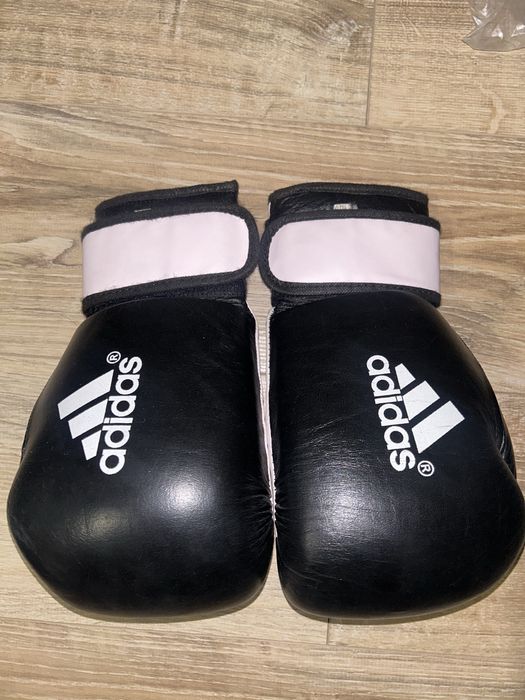Боксерские перчатки adidas