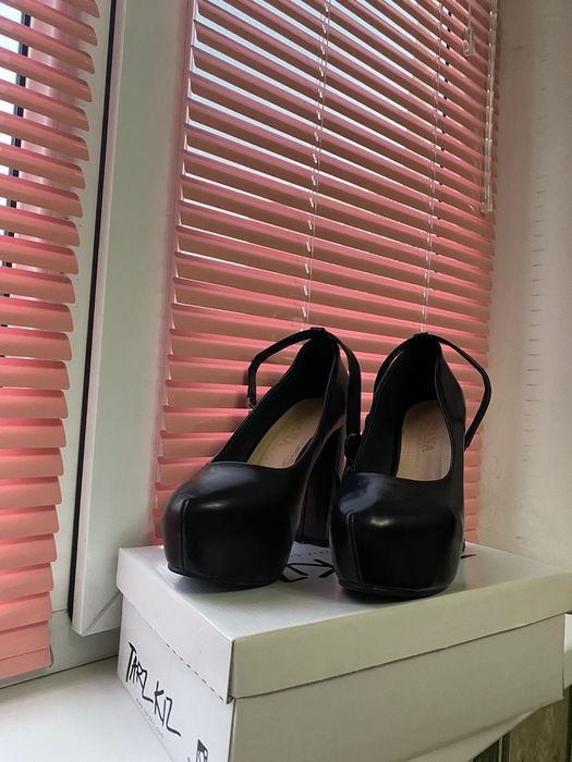 Продам женские туфли