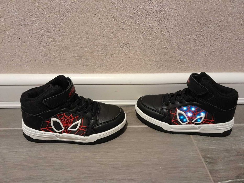 Ghete toamna/iarna SPIDERMAN cu luminite, marimea 30, pachet 2 perechi