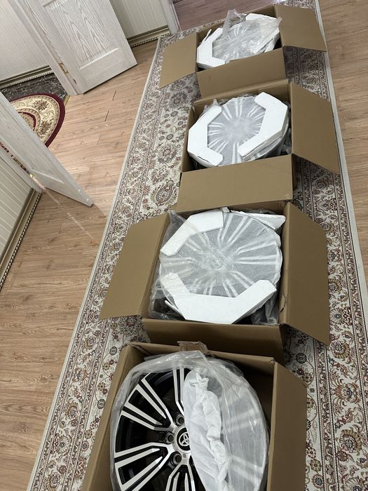 Комлект легкосплавных дисков R20