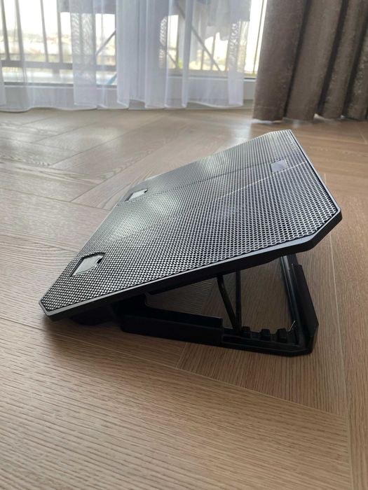 Охлаждающая подставка для ноутбука