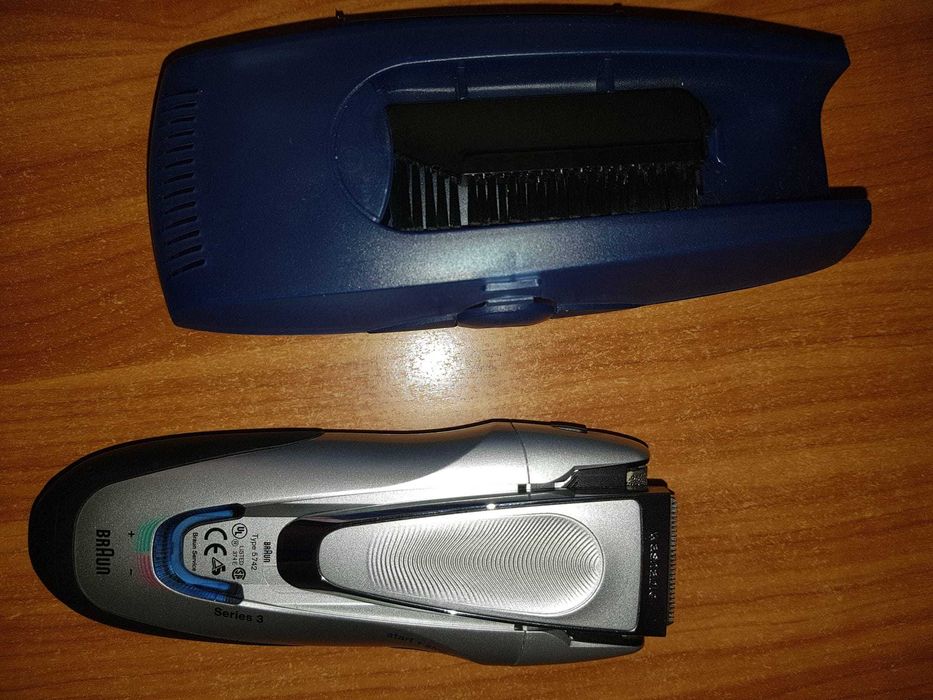 Aparat de ras  BRAUN Series 3 5742- functional-pentru piese