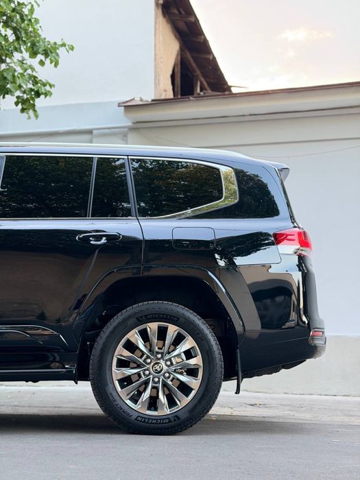 Toyota Land cruiser 300 hybrid