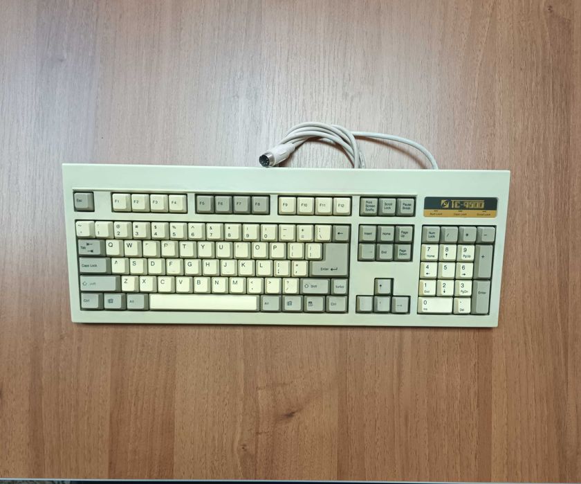 Tastaturi vechi AT