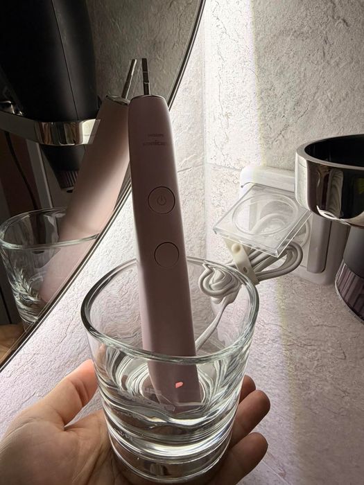 Електрическа четка за зъби PHILIPS Sonicare HX9911/29 - цвят розово.