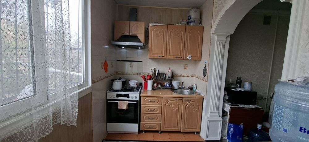 Продается кухонная мебель и вытяжка!