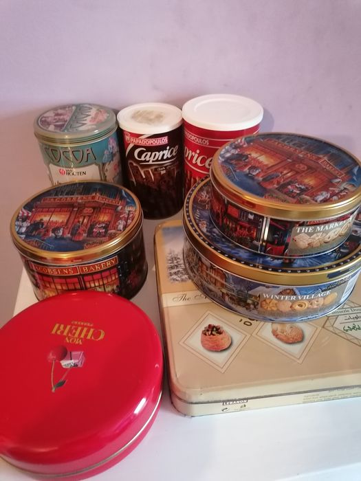 Кутии от бонбони и бисквити