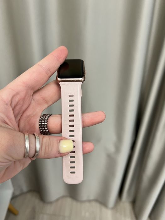 Продам часы Huawei watch fit