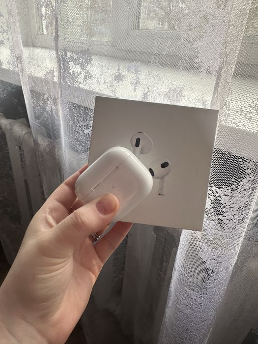 Продам Apple AirPods 3