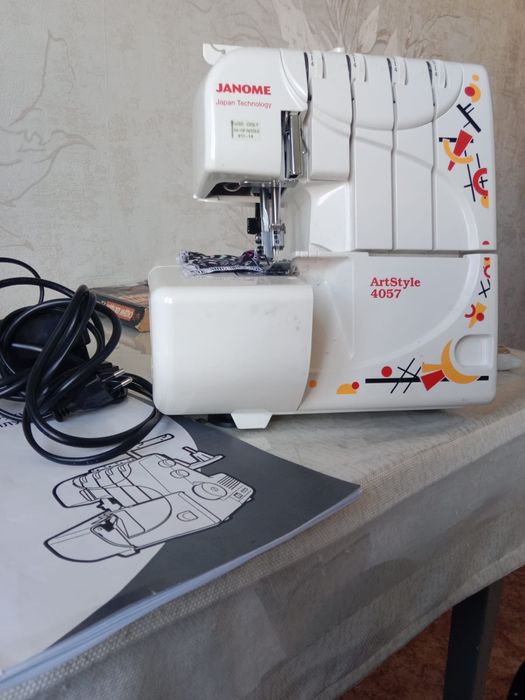 Продам оверлок "Janome"