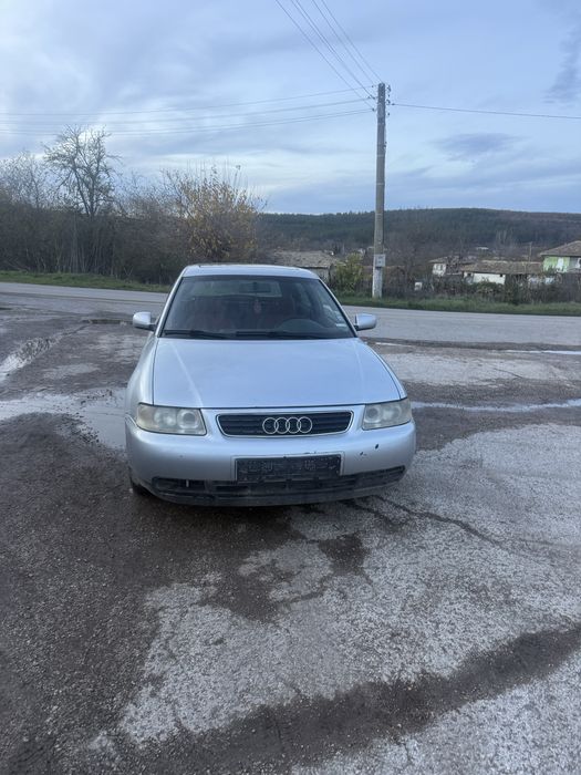 Audi a3 1.8i 125hp Само за части пали и върви