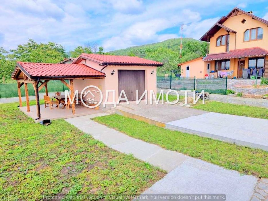 Къща в с. Горица, със голям двор, гараж и мазе!