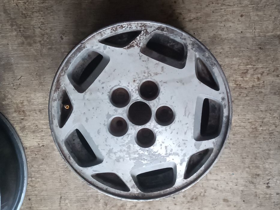 1-шт запаска R-15 Тойота камри,Ипсум мазда итд. 5*114,3. Не дорого.