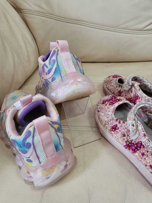 Пъстри маратонки и подарък обувки