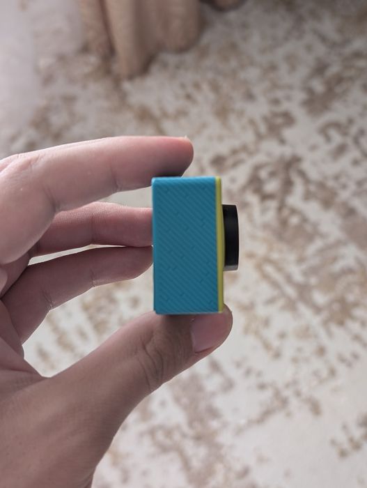 Продам экшен камеру Xiaomi Yi