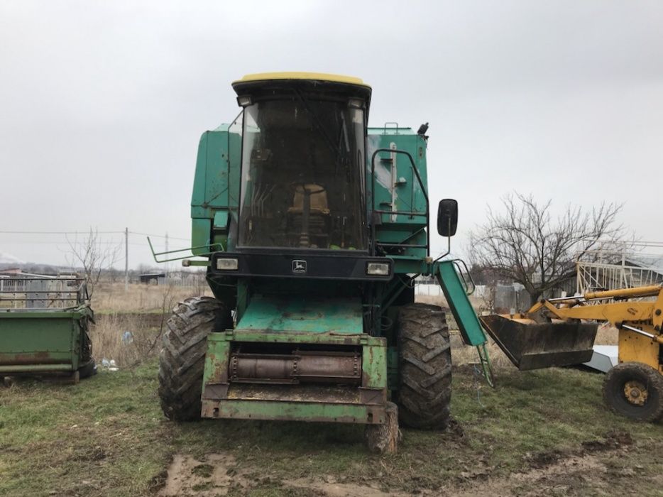 Dezmembrez combine si motoare john deere 1075