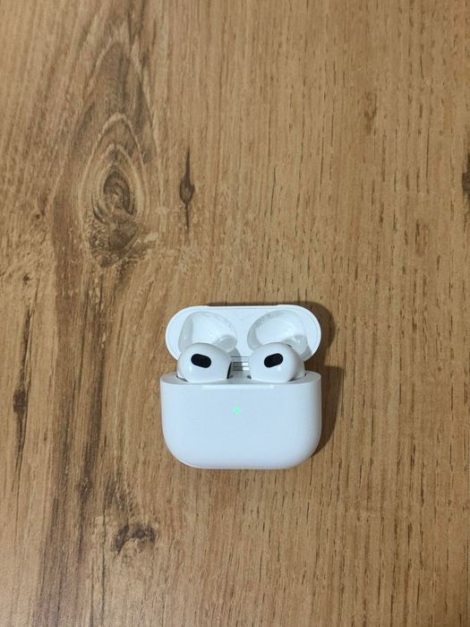 Продавам слушалки Apple Air Pods 3