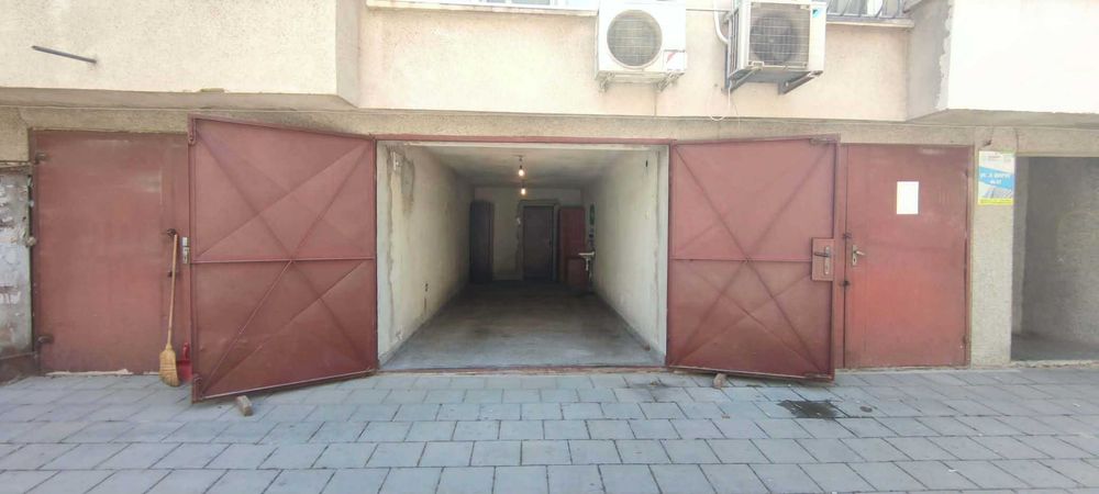 Гараж за продажба