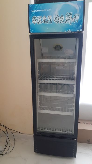 Холодильник витрина Yasin