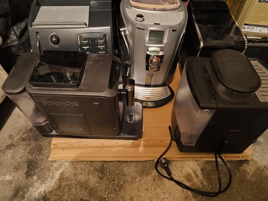 5 aparate de cafea funcționează cu cafea boabe spumează și laptele fac capucino