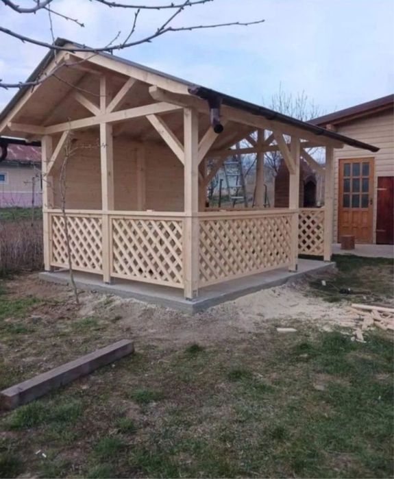 Terasa foisor din lemn modern