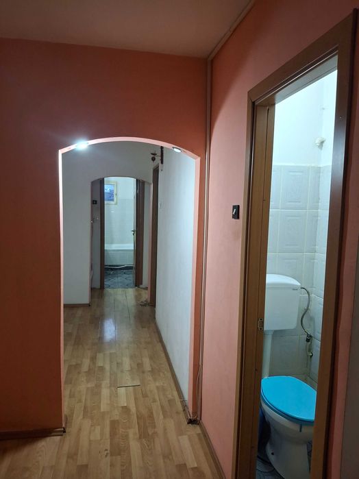 Ofer spre inchiriere ap 3 camere,in zona centrla